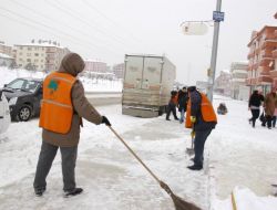 Mamak'ta Kar Timleri Görev Başında