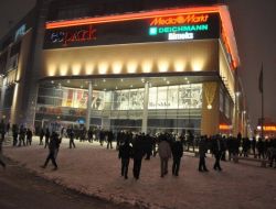 Sınavlardan Bunalan Gençler, Facebook'ta Örgütlenerek Kartopu Oynadı