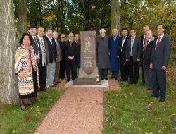Türk Dünyasının Şair Ve Yazarları Lahey'de Hocalı Soykırım Anıtını Ziyaret Etti