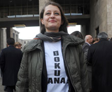 Pavey'den tişörtlü protesto