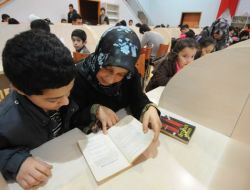 Ailecek Kütüphaneye Gidiyorlar