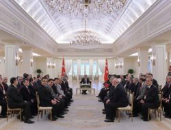 Gül, Gazetecileri Kabul Etti!