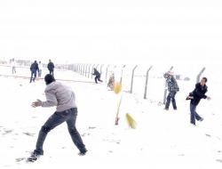 Somalili Öğrencilerin Kar Keyfi