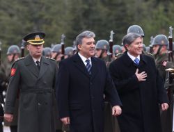 Abdullah Gul Almazbek Atambayev'i Resmi Torenle Karsiladi