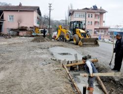 Mollabey Yolundaki Su Giderleri Temizleniyor