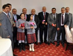 Beşer Eğitim Kurumları 'Çalışan Gazeteciler Günü'nü Karanfillerle Kutladı