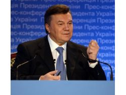 Ukrayna Cumhurbaşkanına İşitme Cihazı Gönderildi