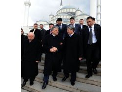 Gül, Kocatepe Camii’ndeydi..