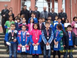 Fem Başarılı Öğrencileri Ödüllendirdi