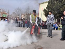 İlköğretim Okulunda Deprem Ve Yangın Tatbikatı