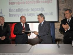 İzmir'de Arıtma Çamurlarını İşleyecek Tesisin İmzaları Atıldı