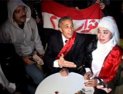 Mısırlı Çift, Düğünlerini Devrimin Sembolü Tahrir Meydanı’nda Yaptı