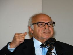 Kanadoğlu: "Darbeyi Anayasa Değil; Yurttaşlar Engeller"