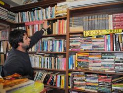 Turistlerin Otellerde Bıraktığı Kitapları Yerleşik Yabancılara Kiralıyor