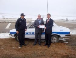 Maket Trafik Aracının Gören Şoförler Yavaşlıyor