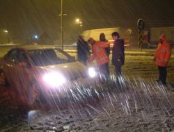 Bolu Dağında Kar Yolu Kapattı