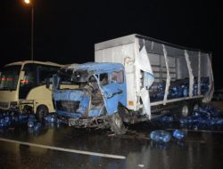 Buz Pistine Dönen Yolda Zincirleme Kaza