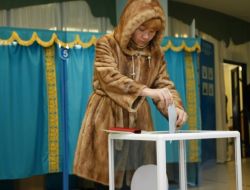 Kazakistan’da Halk Oy Kulanmaya Başladı