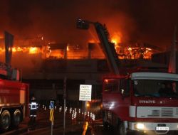 Kocaeli Valisi Topaca: Yangının Elektrik Kontağından Çıktığını Tahmin Ediyoruz