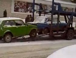 Rusya’da Tır'a Araç Yüklenmesi