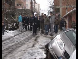 Kapıyı, Buzda Kayan 'Otomobil' Çaldı