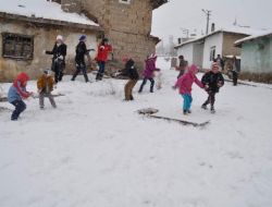 Yozgat’ta Karın Keyfini Çocuklar Kızakla Kayarak Çıkardı