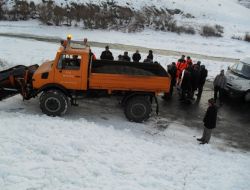 Ağrı-Van Kara Yoluna Çığ Düştü!
