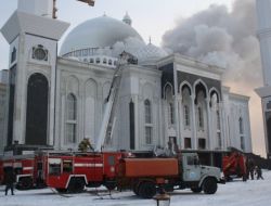 Kazakistan’ın En Büyük Camisinin İnşaatında Yangın: 1 Ölü