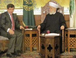 Lübnan'da Bulunan Davutoğlu, Sünni Müftü Kabbani İle Görüştü