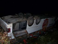 Kayak Merkezine Yolcu Taşıyan Otobüs Devrildi