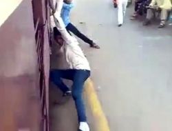 Trenden Sarkan Gençlerin Tehlikeli Dansı