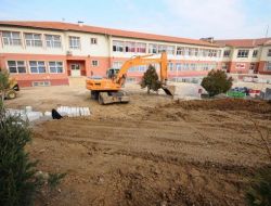 İzmir Büyükşehir Belediyesi Okul Bahçelerini Düzenliyor