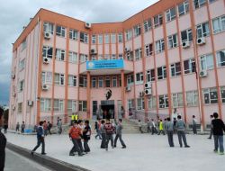 Cinnet Getiren Babanın Öldürdüğü Çocukların Okulunda Hüzün Hakim