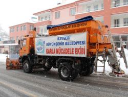 Kayseri'de Buzlanmaya Karşı Bir Günde 500 Ton Tuz Kullanıldı