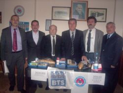 İzmirli Stk'lar Yemeklerini Vanlılarla Paylaşıyor