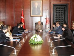 Hukukçular Birliği, Anayasa Taslağını Tbmm Başkanı Çiçek'e Sundu