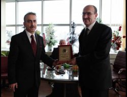 Fen Fakültesi'nde Görev Değişimi