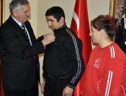 Edirne Valisi Sözer, Başarılı Sporcuları Ödüllendirdi