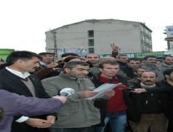 Basın Açıklaması Sonrası Yürüyen Gruba,türk Bayraklı Protesto