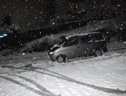Yolda Kalan Otobüs Yolcuları Sinir Krizi Geçirdi