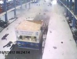 Hırsızların Atm’yi Dinamitle Patlatma Anı