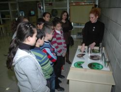 İzmir'deki Bilim Müzesi Ziyaretçi Akınına Uğruyor