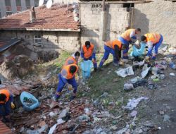 Belediyeden İsmet Paşa Mahallesi'nde Temizlik Operasyonu