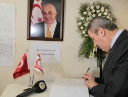 Merhum Denktaş Anısına Taziye Defteri