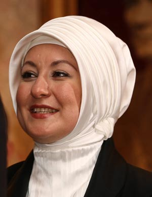 Gül'den lise öğrencisine anlamlı hediye