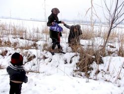 Kırgız-özbek Sınırından Ölümüne Geçiyorlar