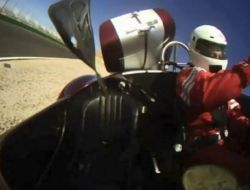 Saatte 210 Km Hızla Yaptığı Kazayı Kameraya Kaydetti