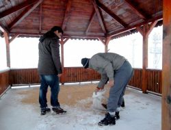 Orhaneli'nde Kuşlara Yem Bırakıldı