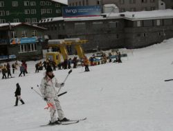 Uludağ’da Kar Kalınlığı İki Metreye Yaklaşıyor