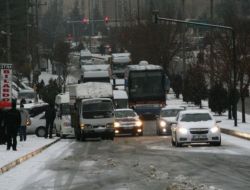 Mardin'de Kar Yağışı Sebebiyle Okullar 1 Gün Tatil Edildi